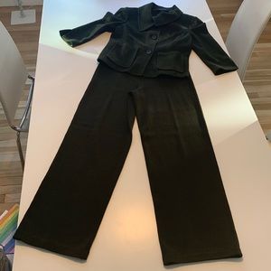 Iconic St. John olive  jacket sz 4 and pants sz 2